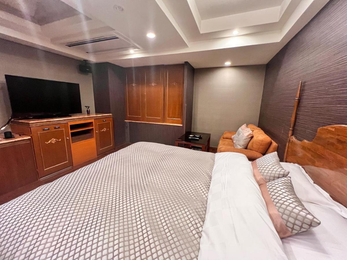 Hotel Crystal Gate Nagoya - Couple Hotel (Adults Only) Екстериор снимка